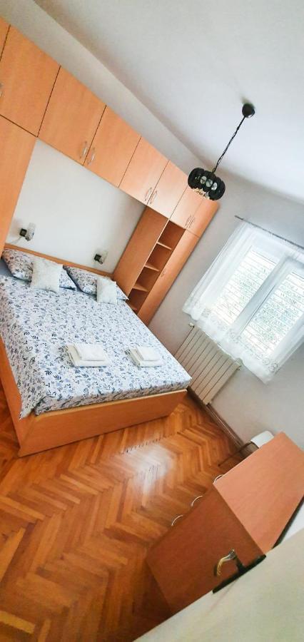 Apartments Sara ポドストラナ エクステリア 写真
