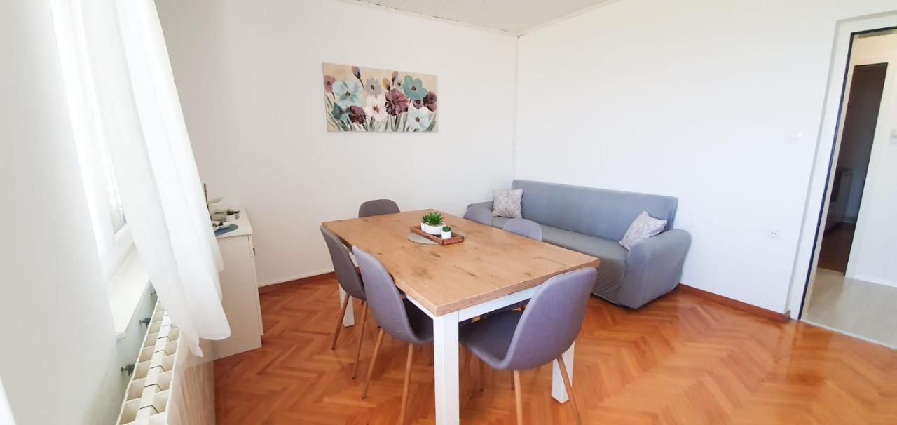 Apartments Sara ポドストラナ エクステリア 写真
