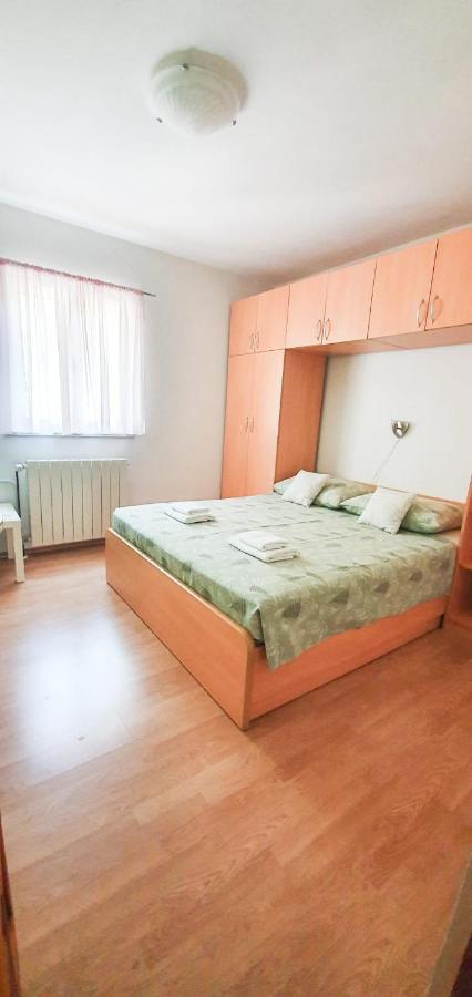 Apartments Sara ポドストラナ エクステリア 写真