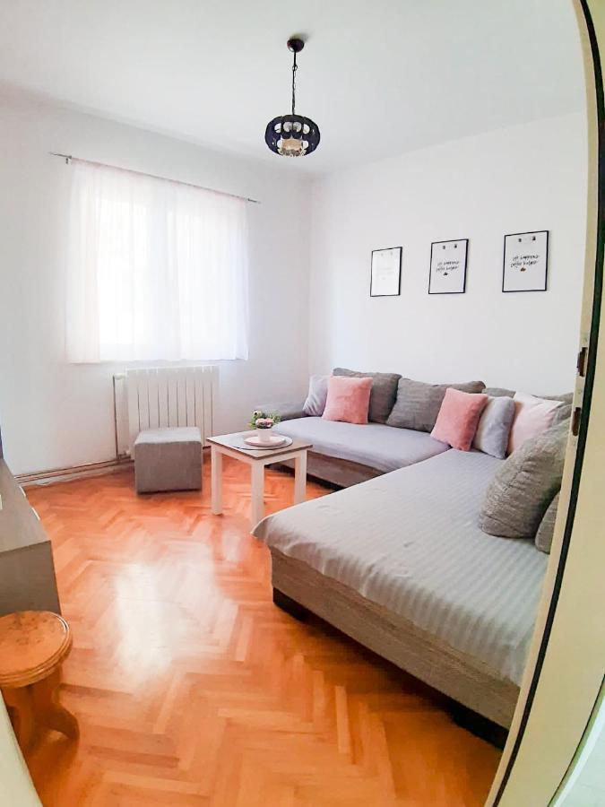 Apartments Sara ポドストラナ エクステリア 写真