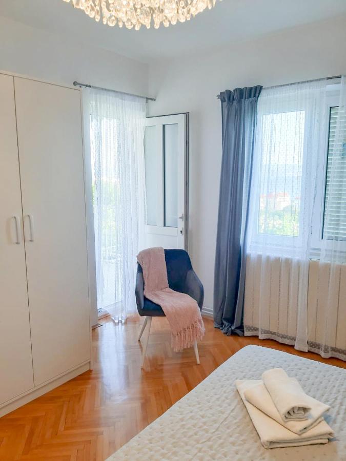Apartments Sara ポドストラナ エクステリア 写真