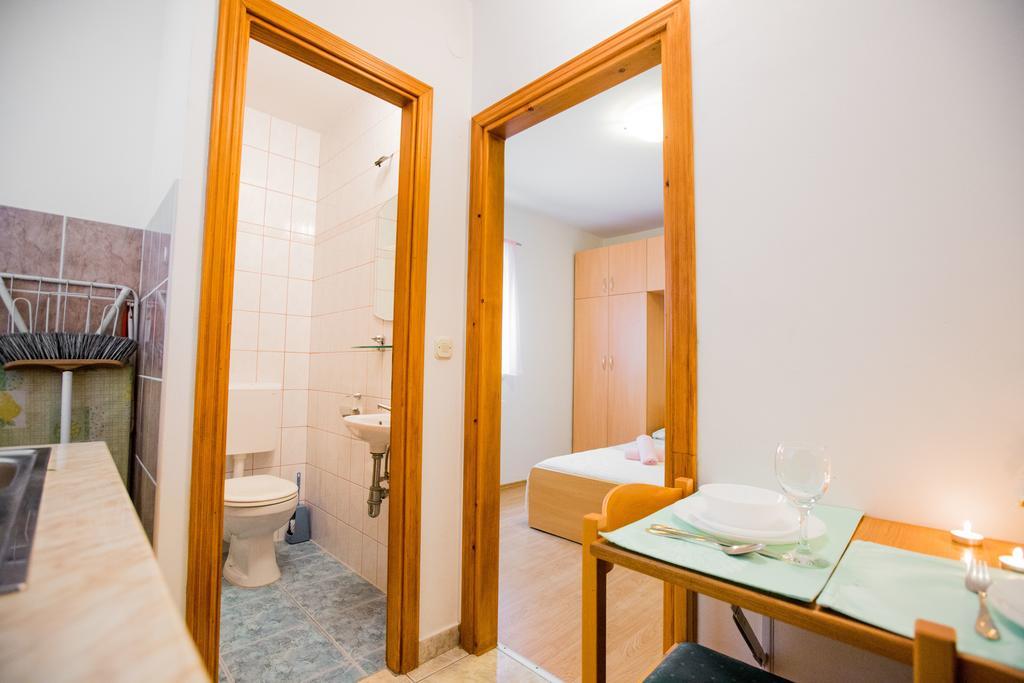 Apartments Sara ポドストラナ エクステリア 写真