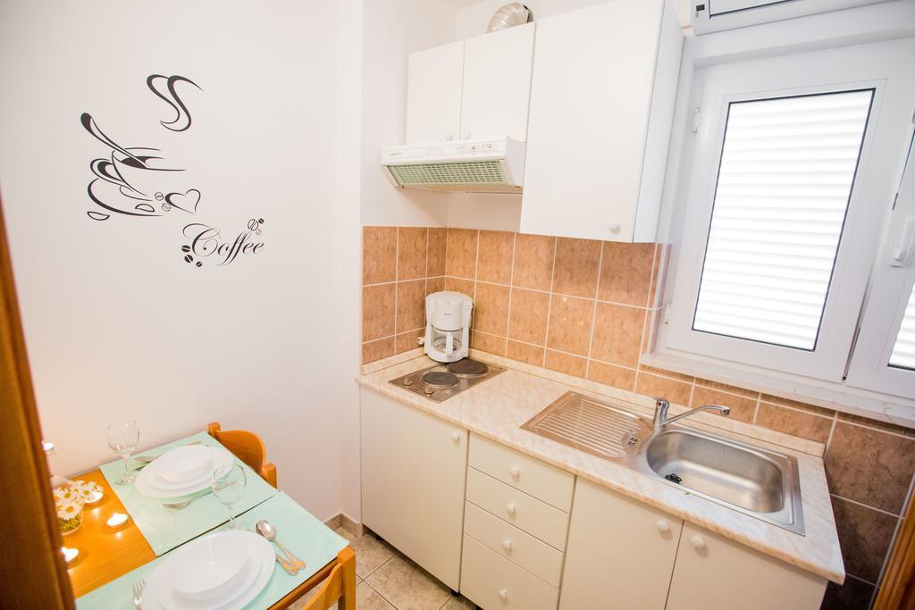 Apartments Sara ポドストラナ エクステリア 写真