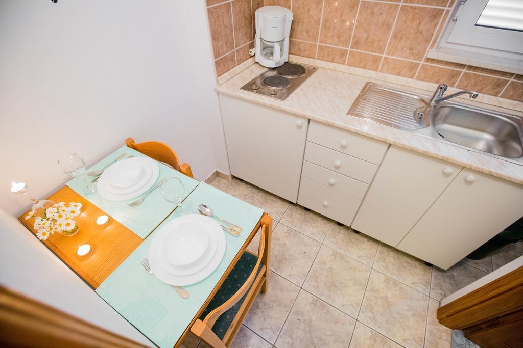 Apartments Sara ポドストラナ エクステリア 写真
