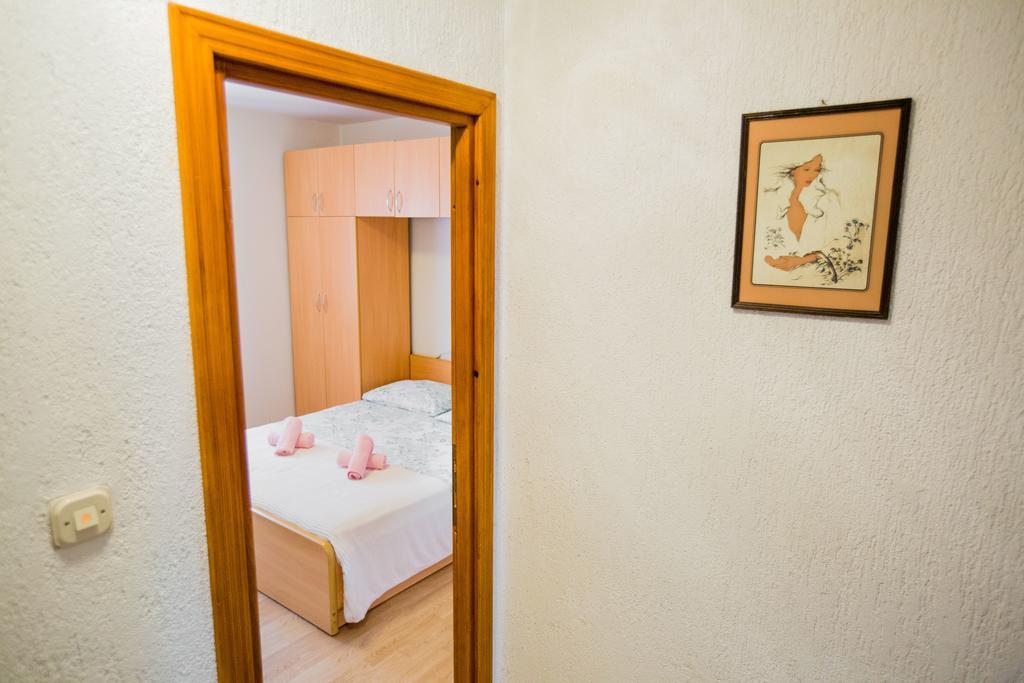 Apartments Sara ポドストラナ エクステリア 写真