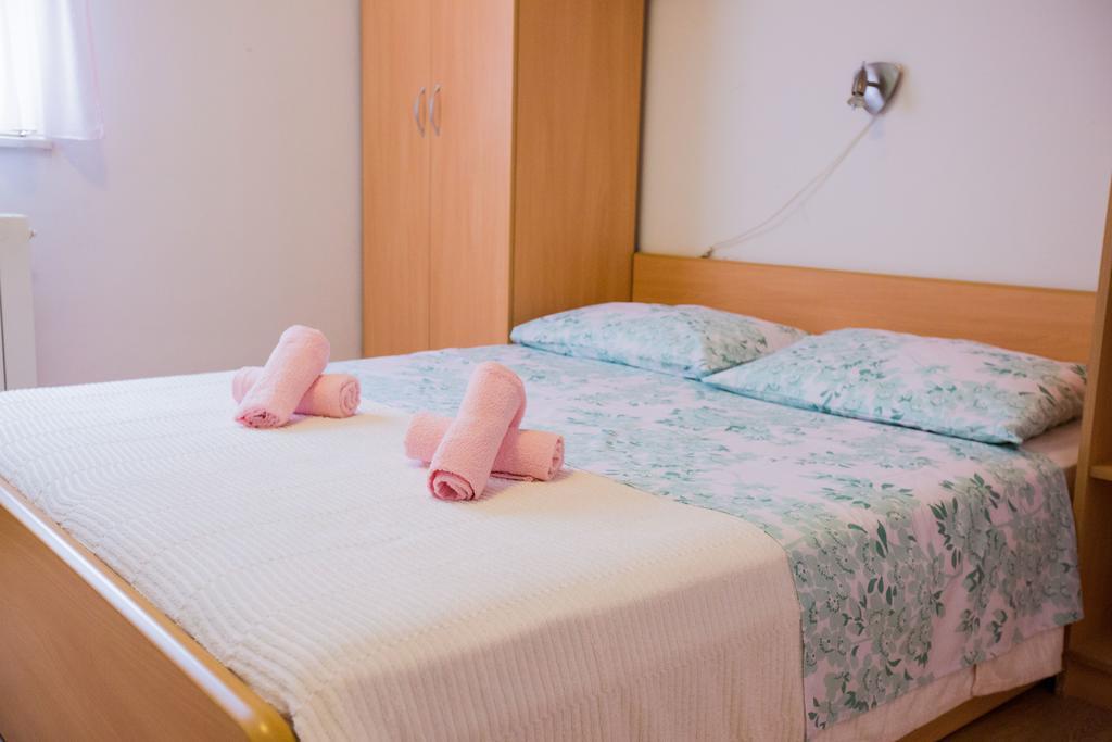 Apartments Sara ポドストラナ エクステリア 写真
