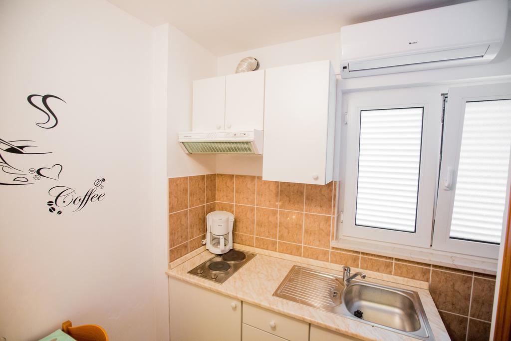 Apartments Sara ポドストラナ エクステリア 写真